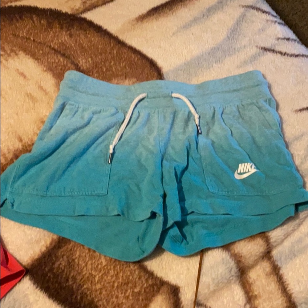 Nike women’s shorts size small